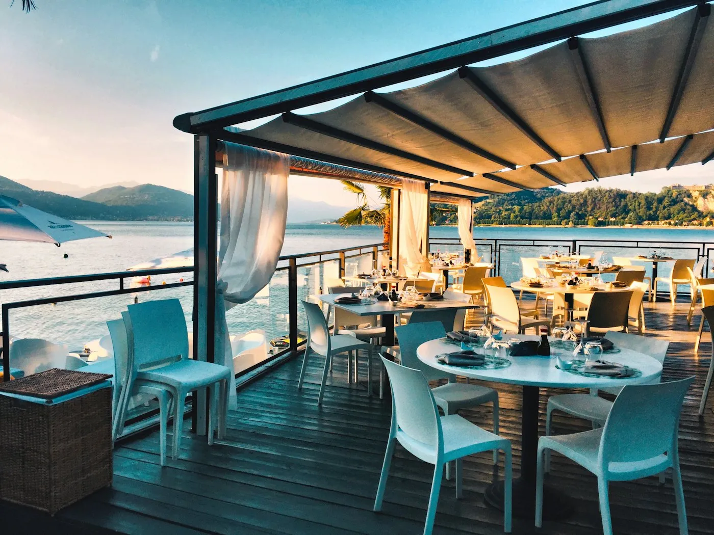 Salakot Beach Bar & Grill